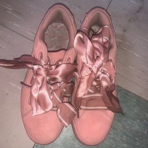 Coral/pink pumas